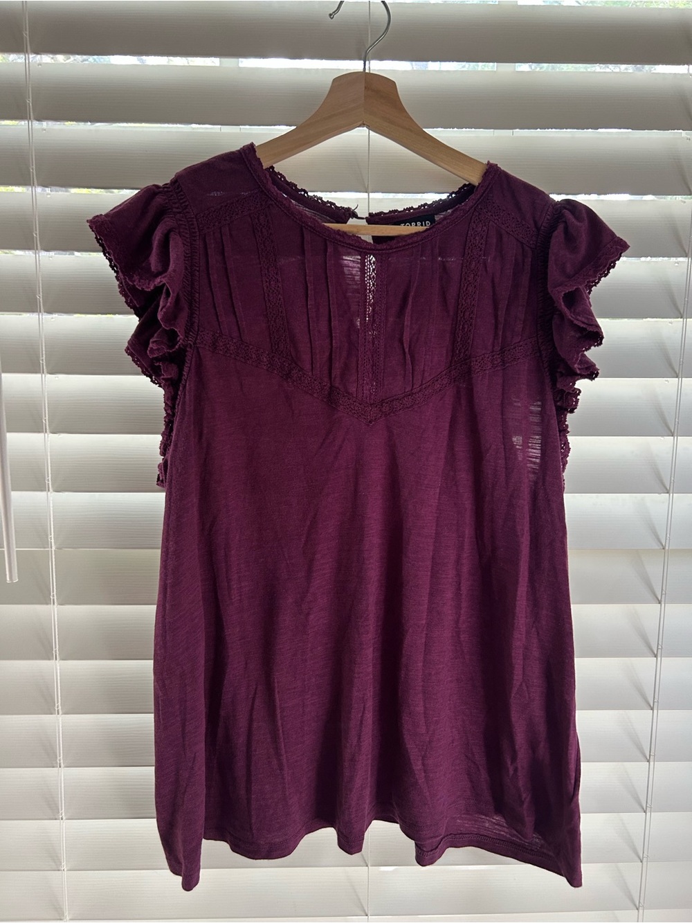 Torrid size 0 flutter sleeve blouse in Winter Bloom